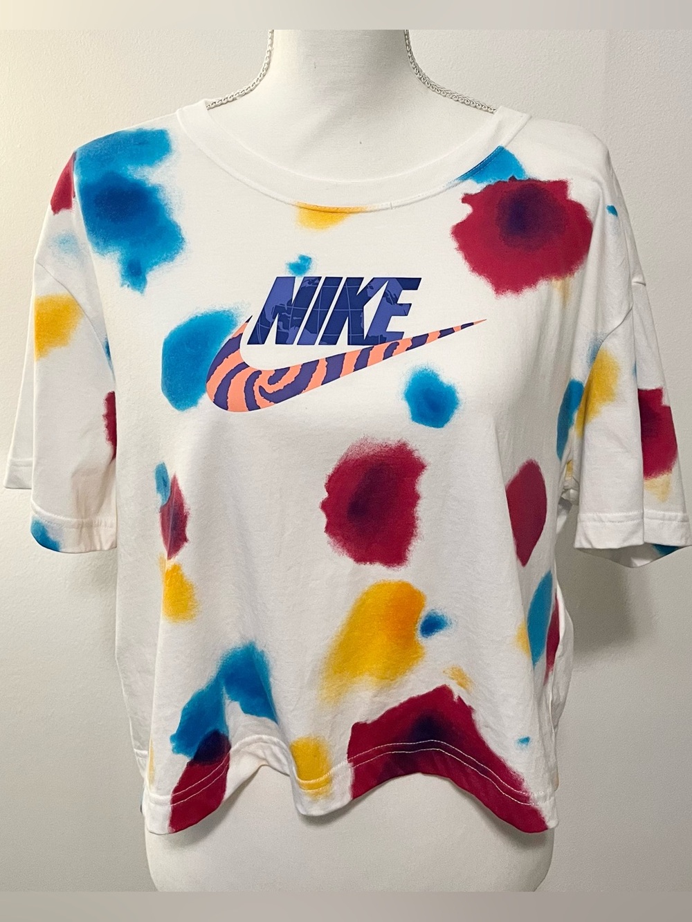 Nike Cropped Chest Graphic Tie-Dye Tee. White with Red/Blue/Yellow Spots. Sz L